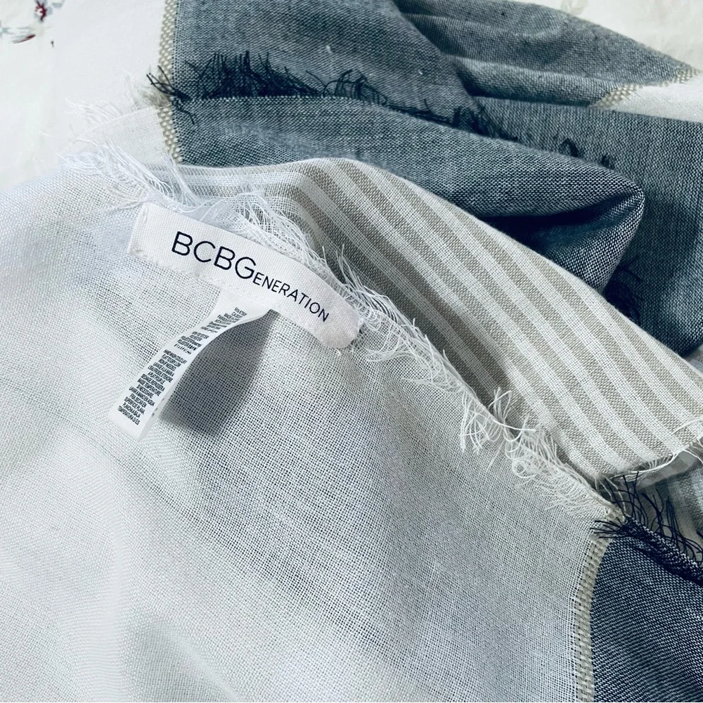 ▪️6/$25▪️ BCBGeneration Scarf/Wrap